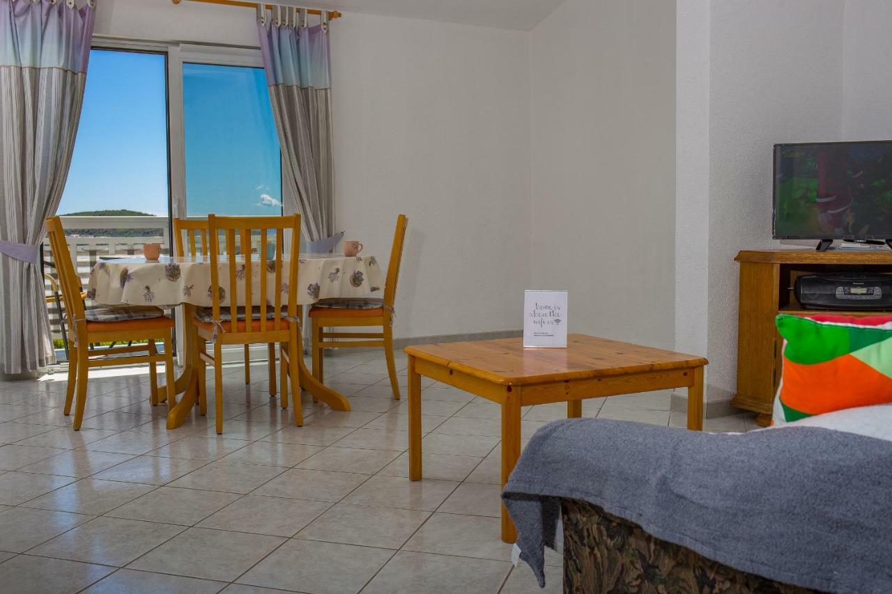 Apartments Rose Trogir Exteriör bild